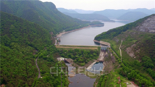 보령다목적댐 전경 모습. <환경부 제공>